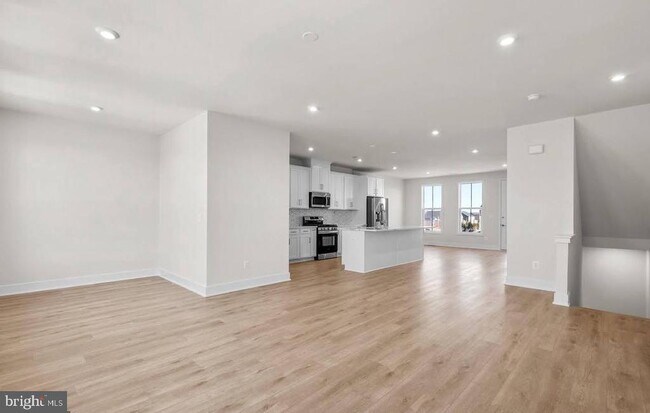 Building Photo - 127 Heyford Dr