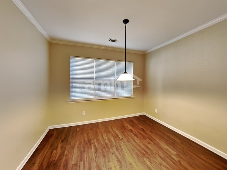 Building Photo - 544 Knothole Ln