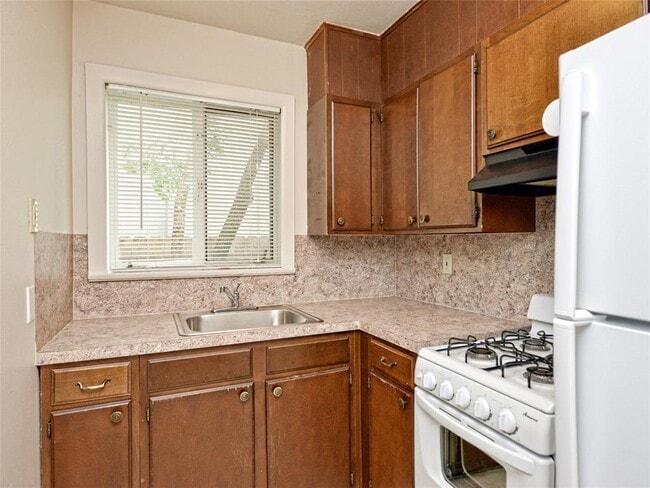 Building Photo - 1814 W 38th St