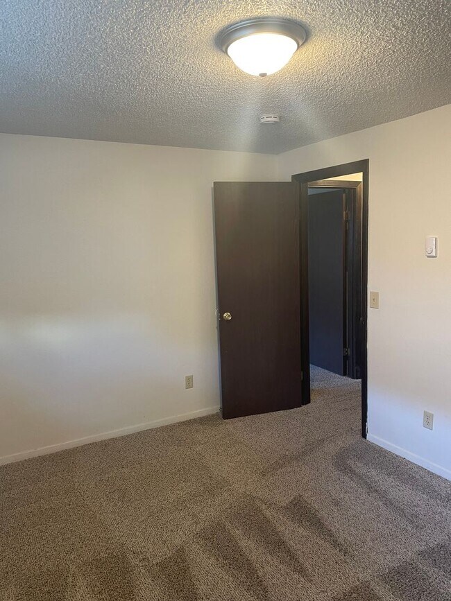 Building Photo - 1120-1140 18th St SE Salem, OR 97302