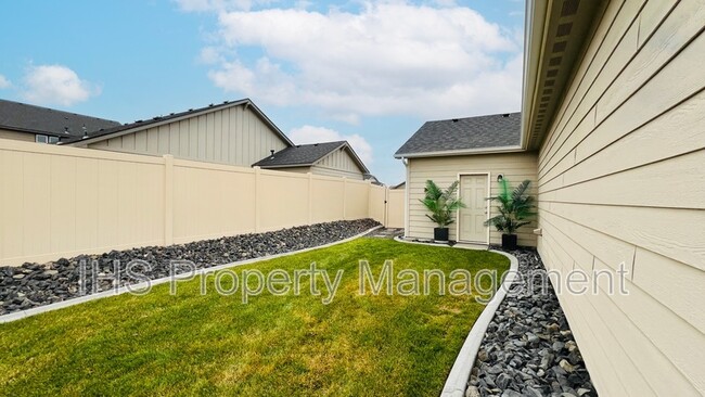 Building Photo - 6013 Rockrose Ln