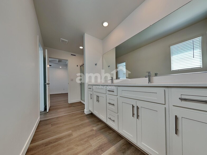 Building Photo - 9658 N Avenida Lucena