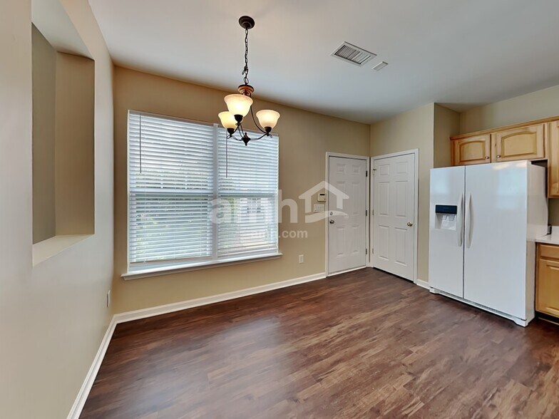 Building Photo - 13207 Meadowmere Rd