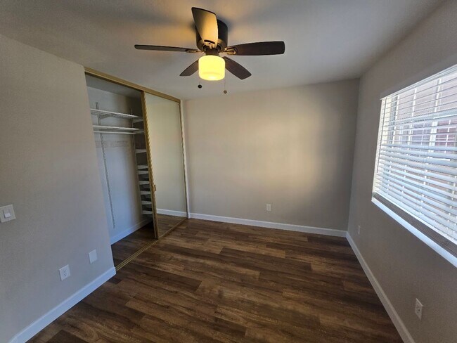 Building Photo - RENOVATED 2BD/1.5 BATH WITH PARKING, LAUNDRY, AND FULL H-VAC
