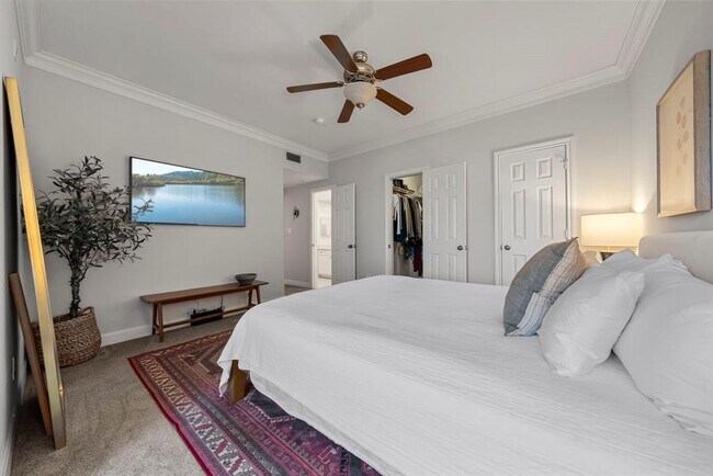 Building Photo - 7701 Rialto Blvd