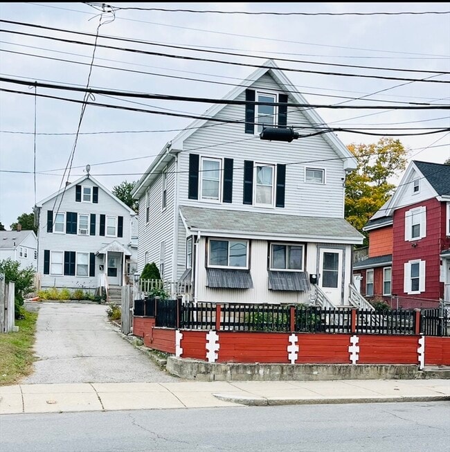 Building Photo - 1523A River St