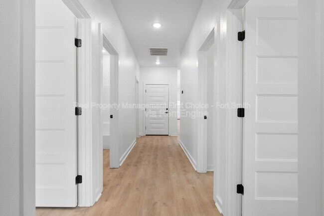 Building Photo - 8705 Cantera Dr