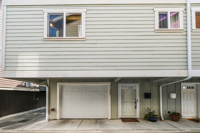 Building Photo - Bright and Spacious Residence with Vaulted Ceilings and Garage