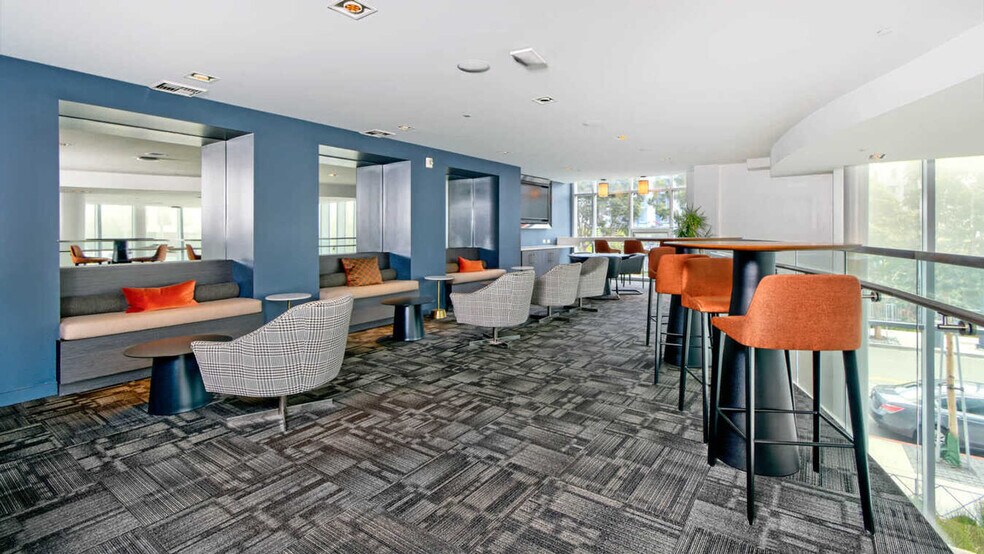 Building Photo - 690 Long Bridge St