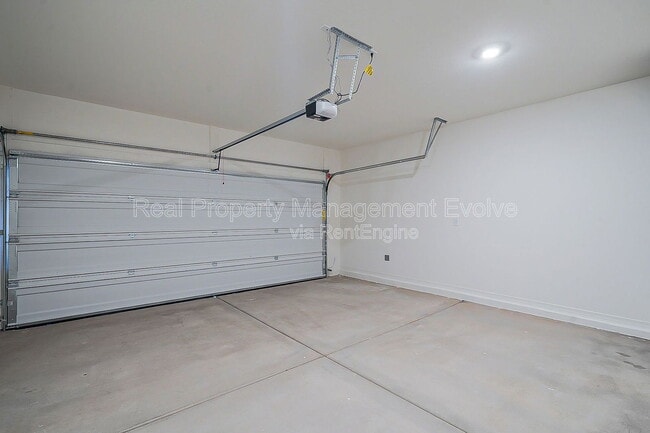 Building Photo - 19410 W Hazelwood St