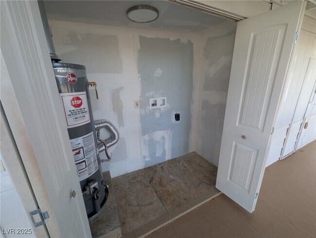 Building Photo - 1480 W Irons St