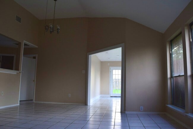 Building Photo - 15511 Scenic Haven Dr