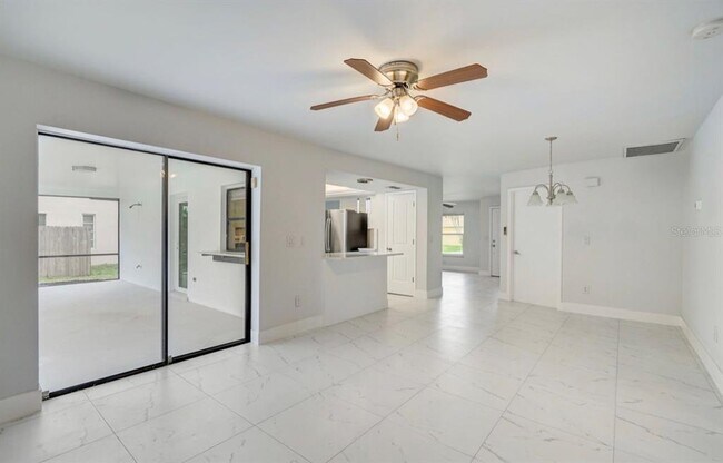 Building Photo - 2214 SE 13th St