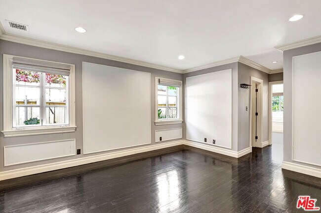 Building Photo - 744 N Sierra Bonita Ave