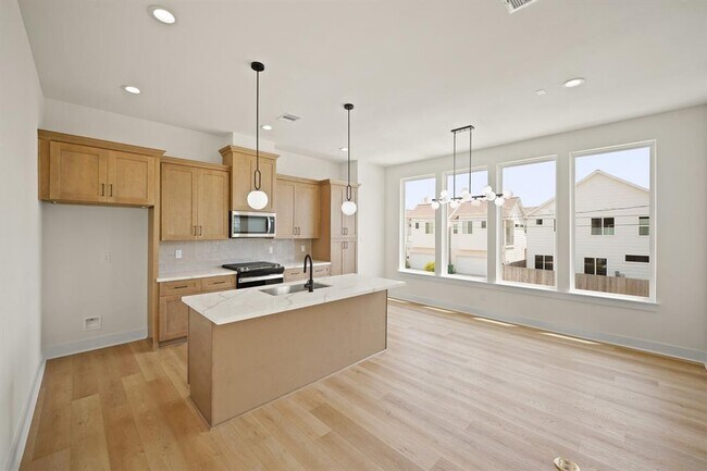 Building Photo - 4703 Oats St