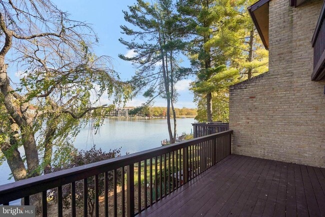 Building Photo - 2006 Lakebreeze Way