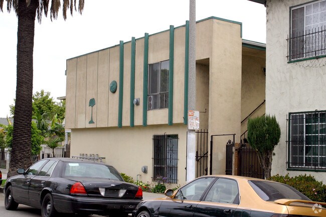 Building Photo - 1342 Peterson Ave