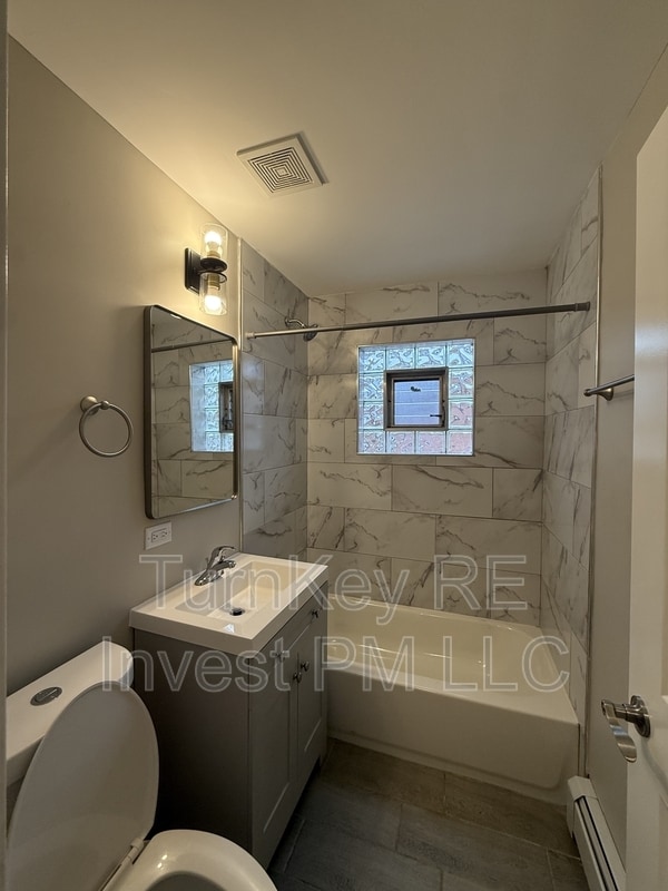 Building Photo - 14421 S Ravinia Ave