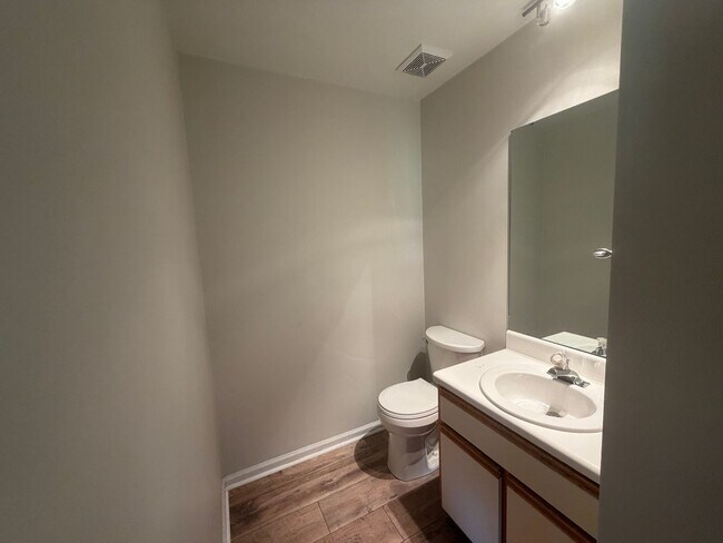 Building Photo - Salem duplex/townhouse