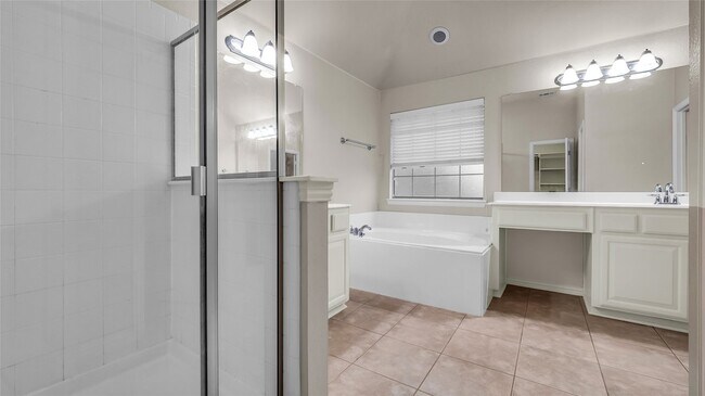 Building Photo - 2224 Crestridge Dr