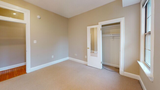 Building Photo - Columbia Heights Two Bedroom Apartment W/P...