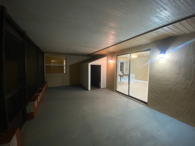 Building Photo - 10401 County Lake Dr