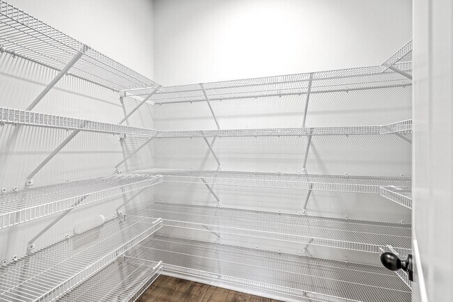 Building Photo - 132 McClellan Way