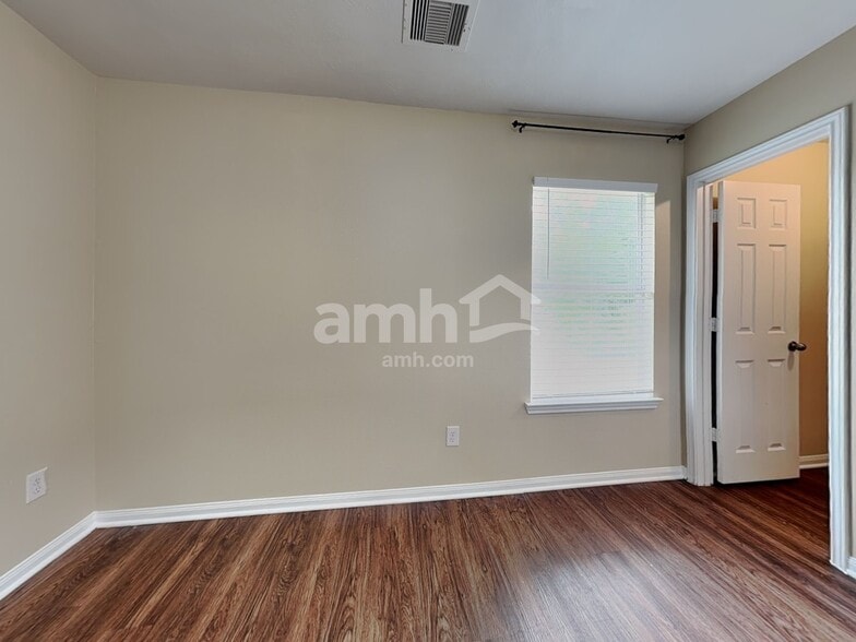 Building Photo - 22270 Queenbury Hills Dr