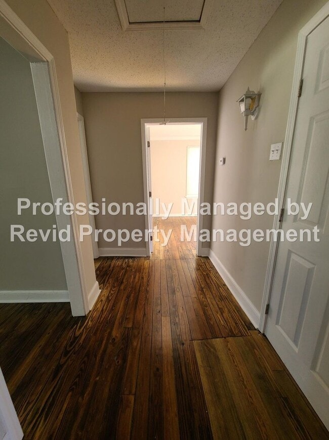 Building Photo - 1419 Depass Rd