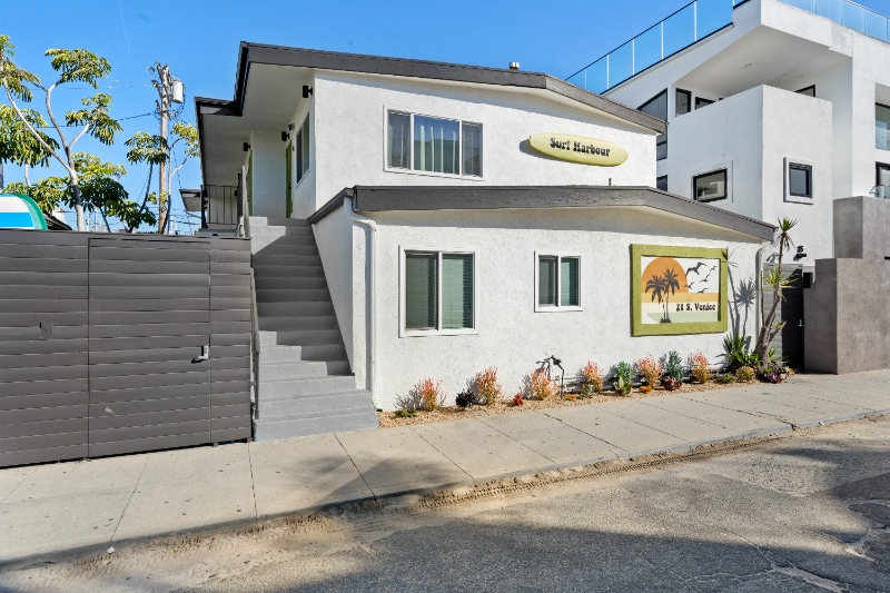 Building Photo - 21 S Venice Blvd