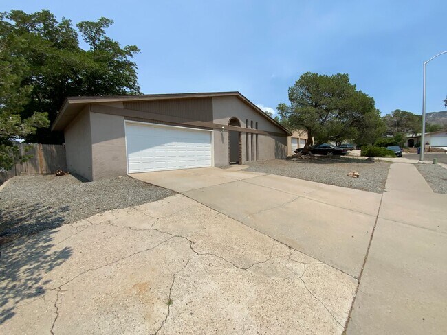 Building Photo - 3 Bedroom Single Story Home Available Near...