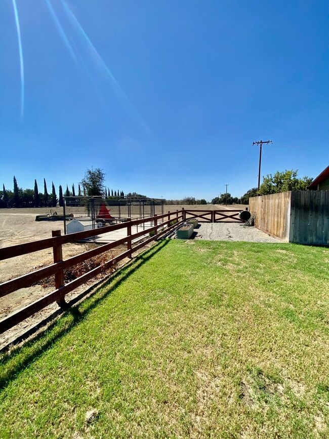 Building Photo - Magnificent Views – 2 Bed, 1 Bath Gem – A ...