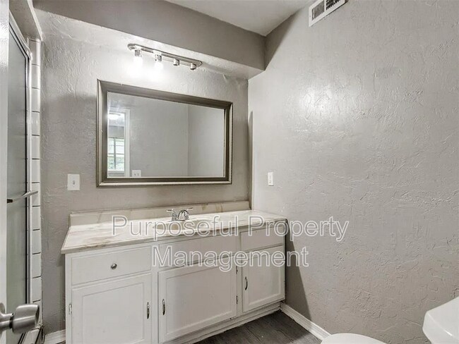 Building Photo - 6814 Lancer Ln