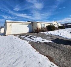 Building Photo - 3 Bed 2 Bath