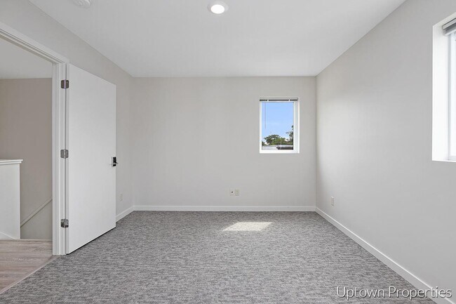 Building Photo - 901 Fulton St W