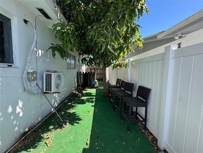 Building Photo - 19410 NE 19th Ave