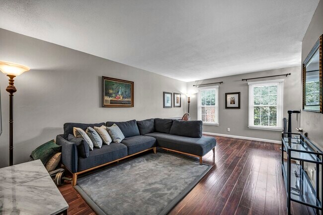 Building Photo - 25 Yorktown Dr