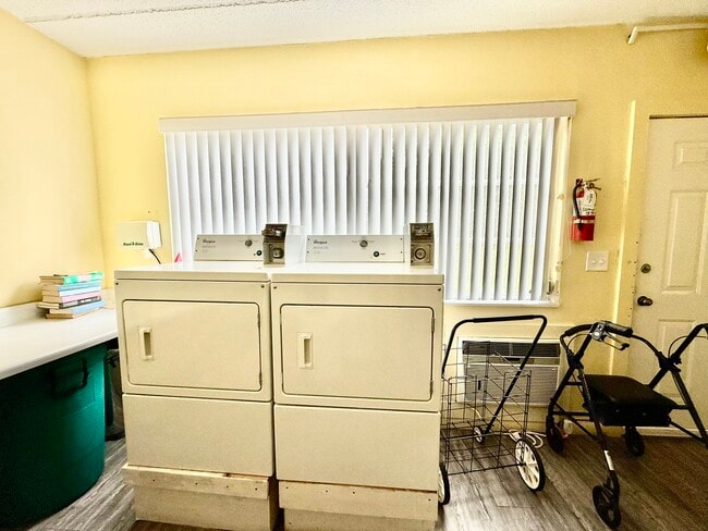 Building Photo - 1235 S Highland Ave