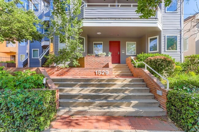 Building Photo - AMAZING LOCATION 2 Bed 2 Bath Condo In The Heart of Downtown Boulder