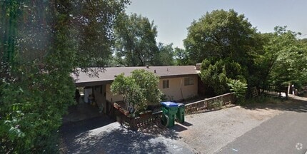 Building Photo - Myers Hill Comfy Cottage