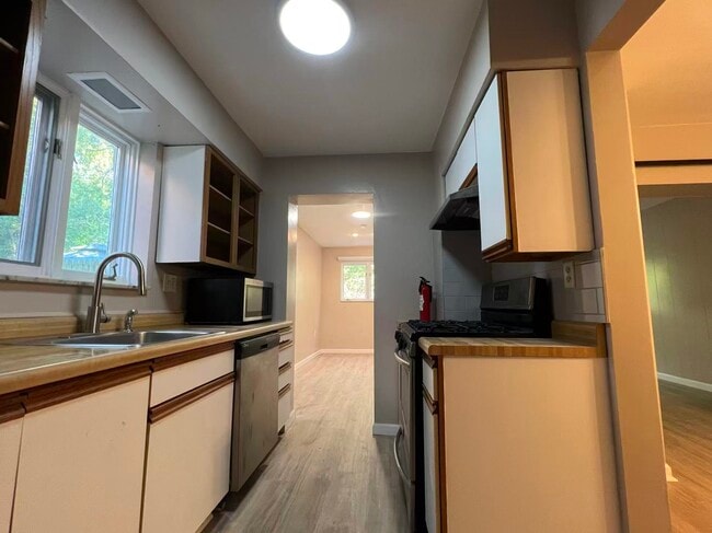 Building Photo - 4011 Beechwood Blvd