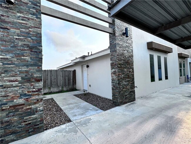 Building Photo - 2804 Wolverine St