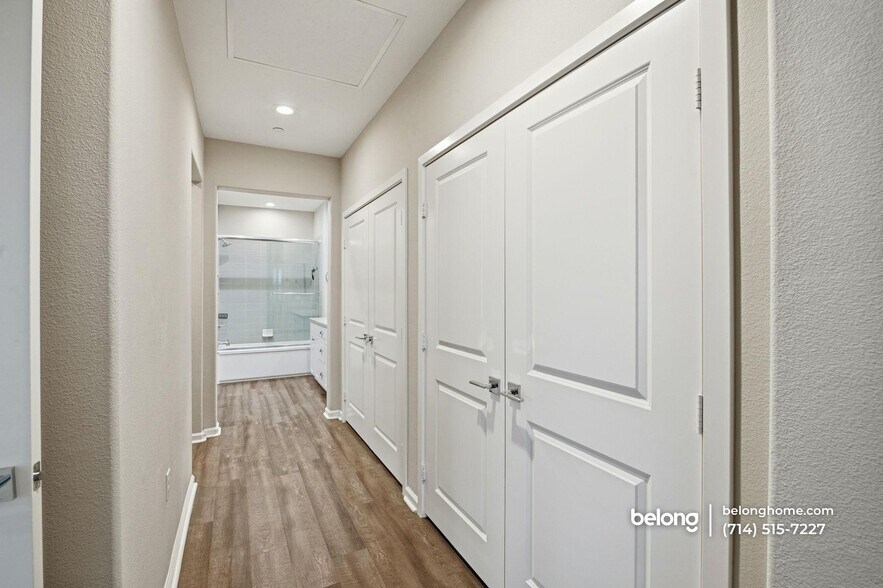 Building Photo - 1014 El Paseo