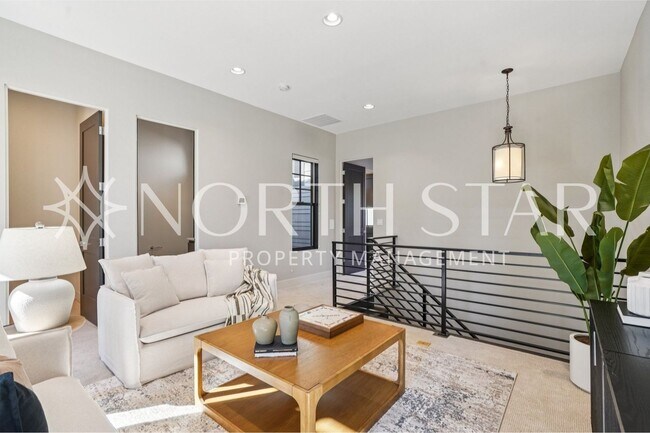 Building Photo - Luxury Living in the Heart of Lake Oswego: Stylish 3-Story Townhouse