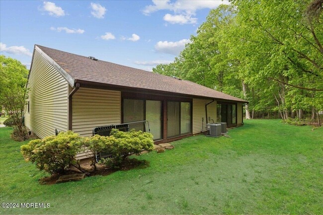 Building Photo - 173 Amberly Dr