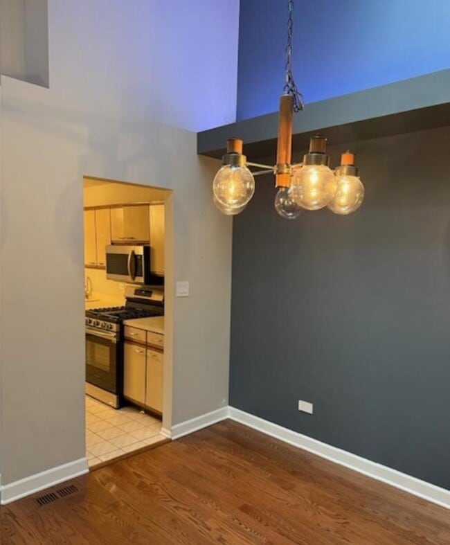 Building Photo - 9334 Drummond Dr