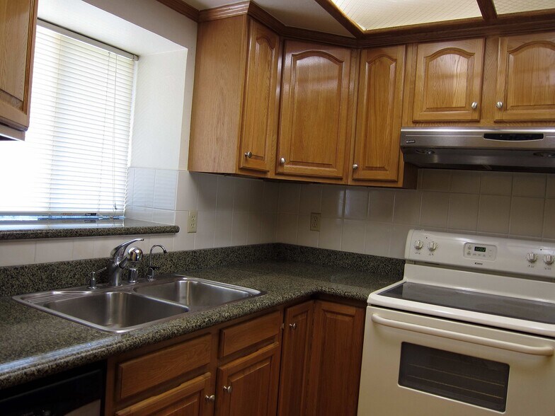 Building Photo - 3014 Shadow Springs Pl