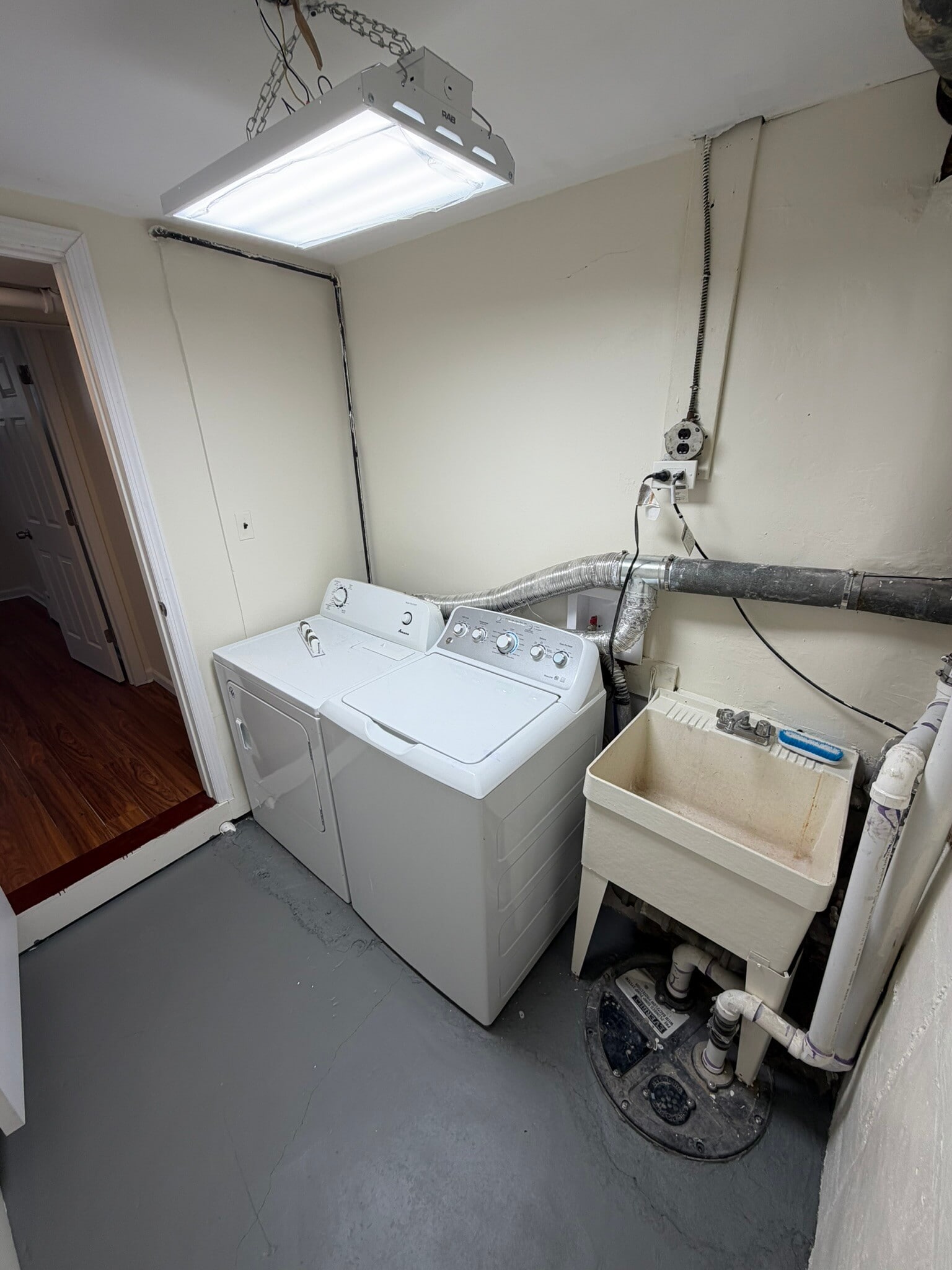 laundry room - 9505 165th Ave