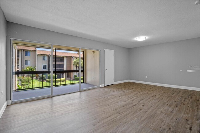 Building Photo - 554 Orange Dr