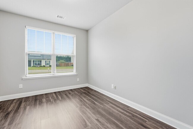 Building Photo - 217 Timberlake Dr